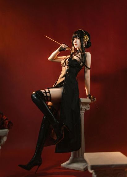 国产三区四区热在_十万网红美女美酱