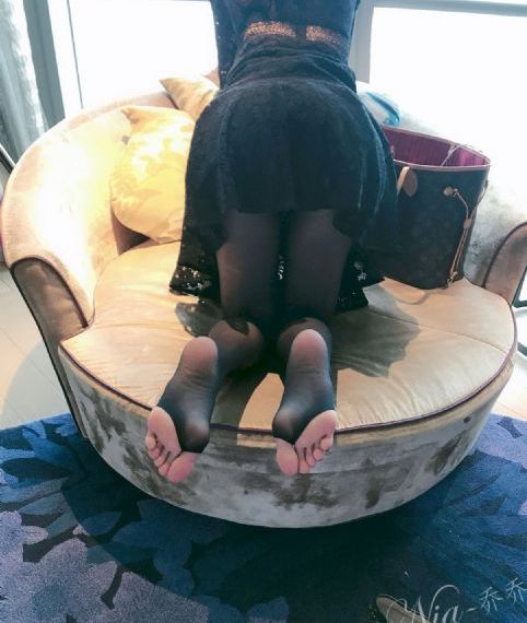 欧美超级美臀_成长在线视频免费观看